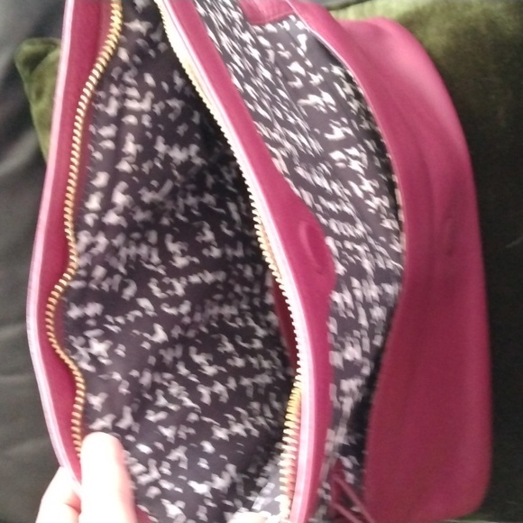 Guess women's deep burgundy wristlet bag - Picture 17 of 17